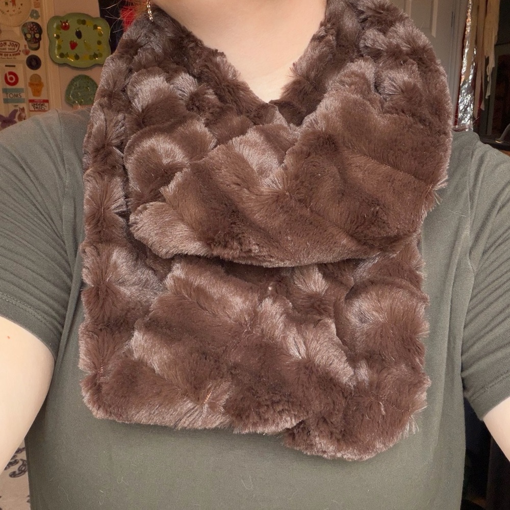 Assorted Scarves Collection - Picture 5 of 7